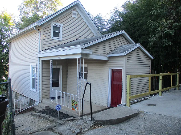 1015 Vine St — Photo 1