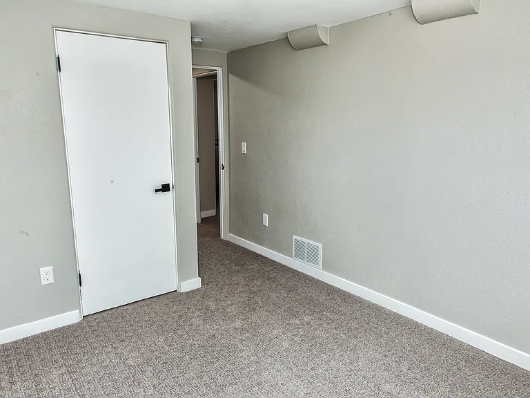 2620 S Holly St — Photo 65