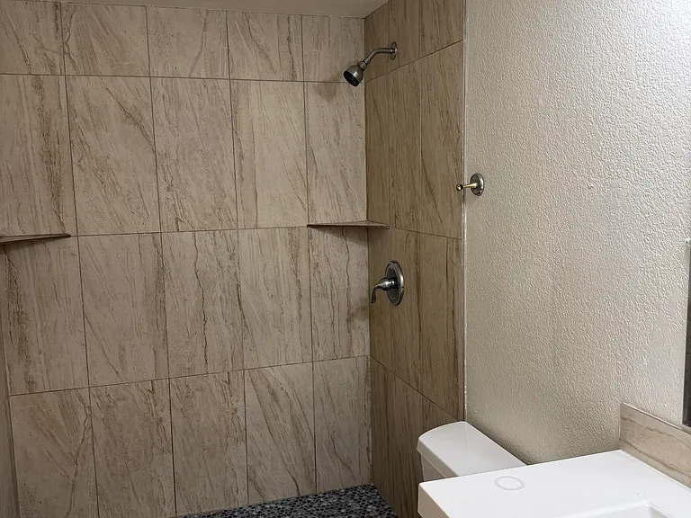 735 N Arrowhead Dr #3 — Photo 10