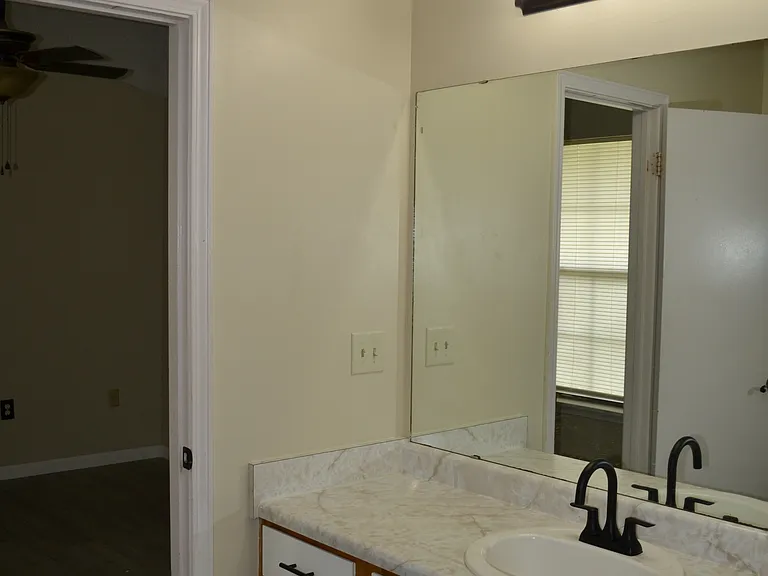 324 Ray Ave — Photo 3