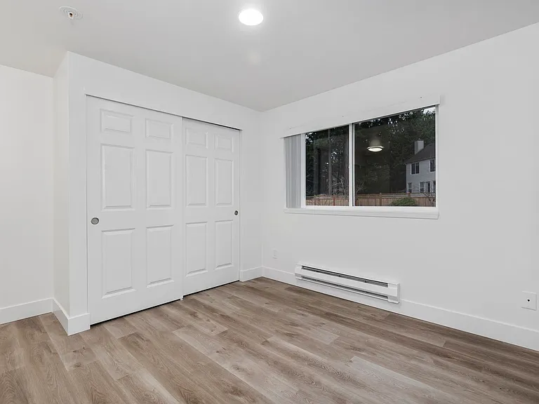1022 N 192nd St — Photo 15