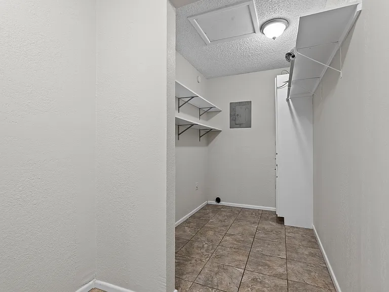 9616 Belmont Ave — Photo 13