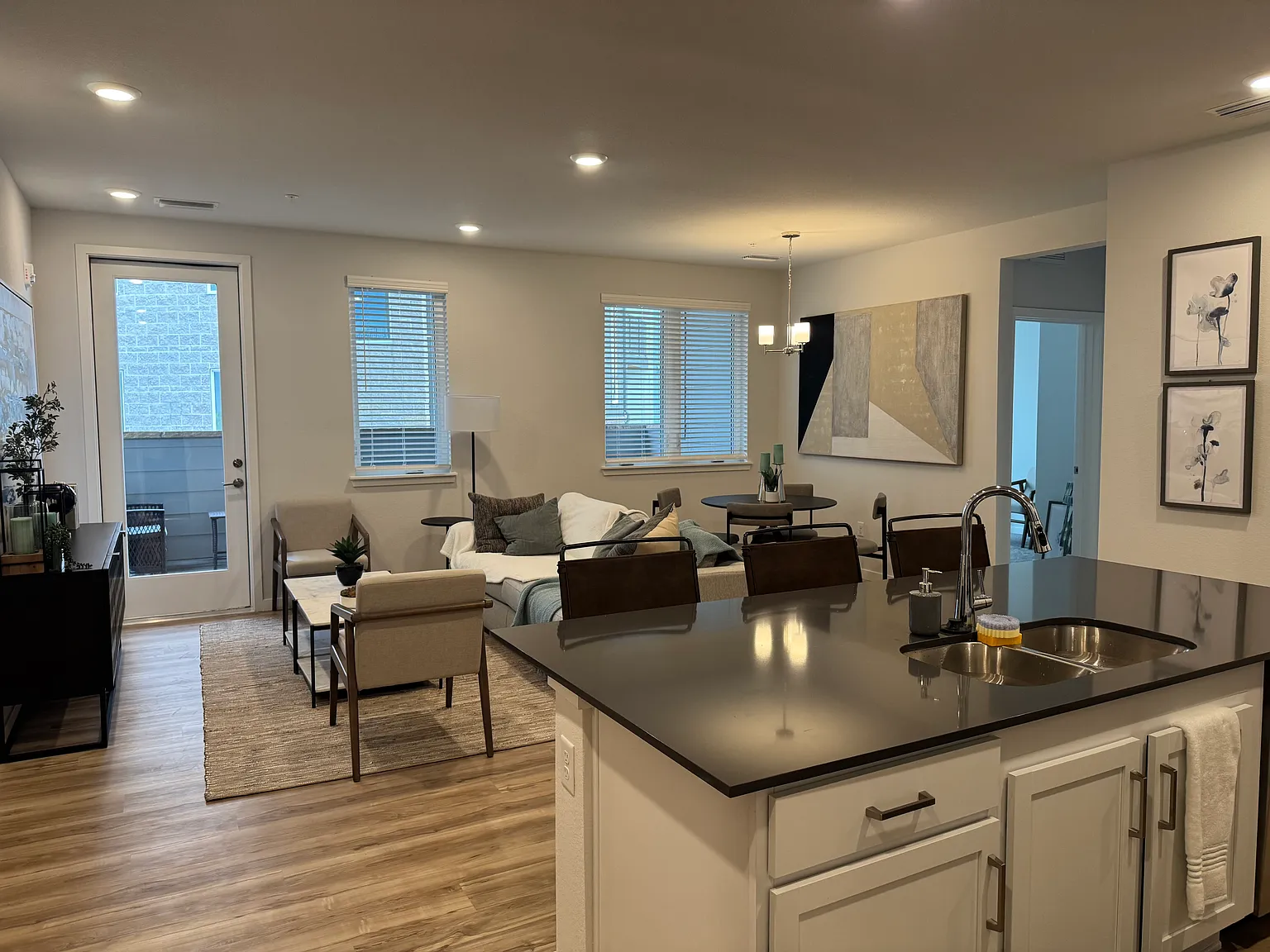 3 bed, 1362 sqft, $1,100 — Photo 2