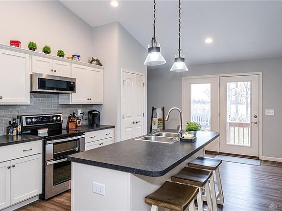 4th image of 1236 Redbud Cir