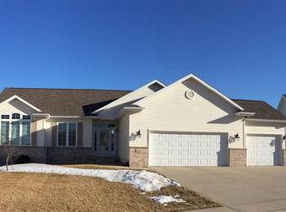 1306 Quail Ridge Rd, Cedar Falls, IA 50613