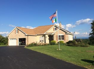 22 Valley View Dr, West Coxsackie, NY 12192