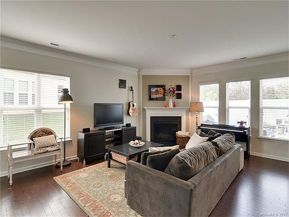 3rd image of 6518 Central Pacific Ave