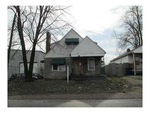 281 Dering Ave photo 1