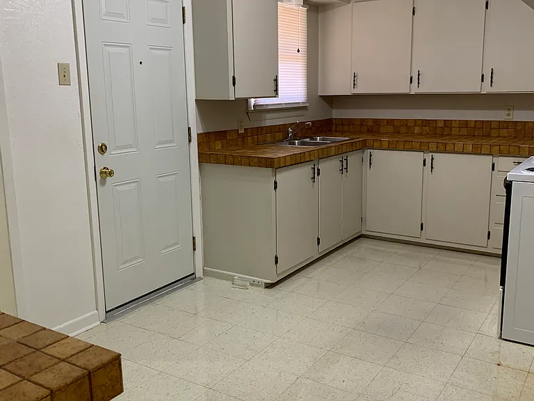 1058 S Bowie Dr — Photo 5