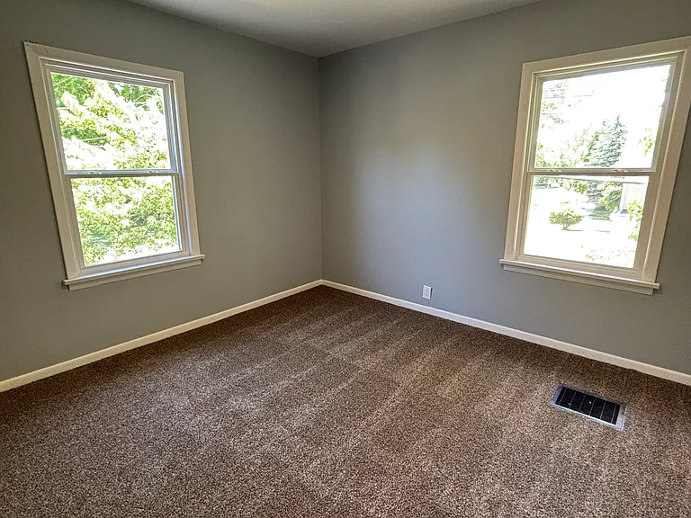 1278 Beardsley St — Photo 15