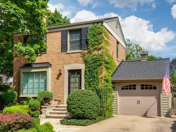 608 Ardmore Ter, Libertyville, IL 60048