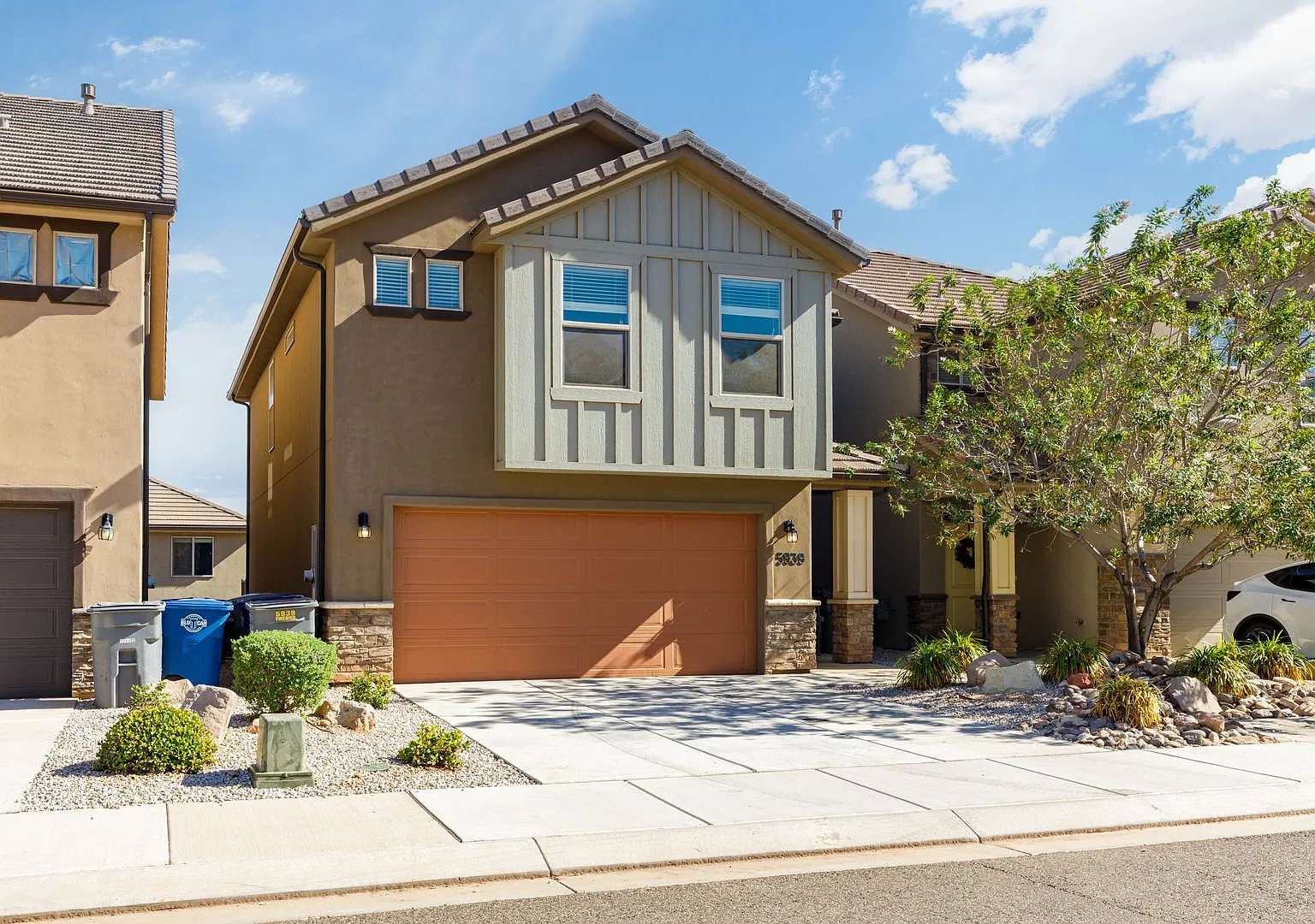 Wonderful Desert Canyon 4 bed | 2.5 bath | 2 car garage — Photo 2