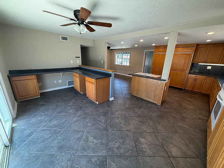 2426 N Hawk St — Photo 6