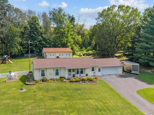 N5328 Collier Rd, New London, WI 54961