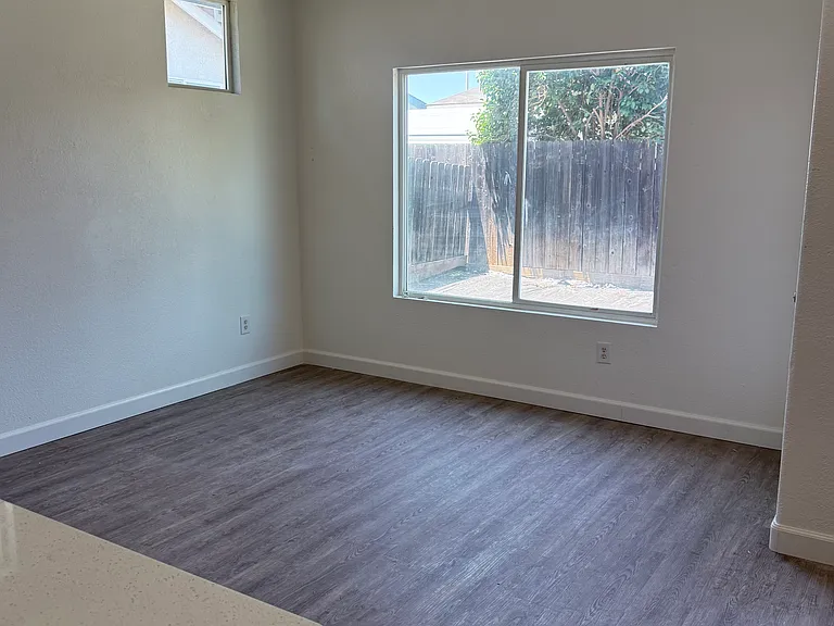 433 Halley Ave — Photo 4