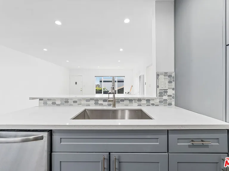 646 Tularosa Dr #4 — Photo 25