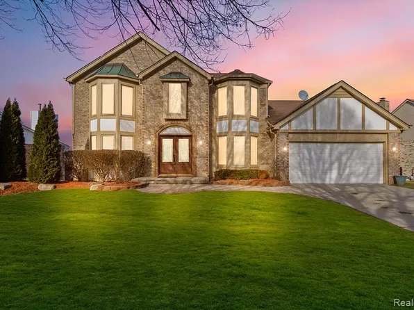 37701 Fleetwood Dr, Farmington Hills, MI 48331