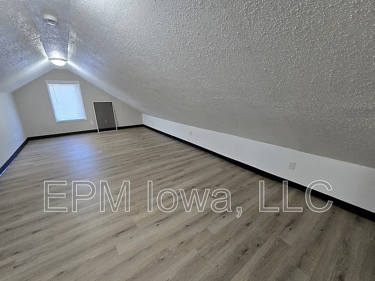 1125 N Barclay St — Photo 24
