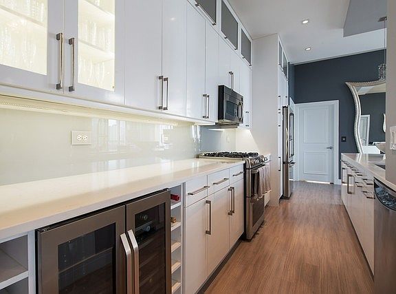 4th image of 1546 N Orleans St APT 1006