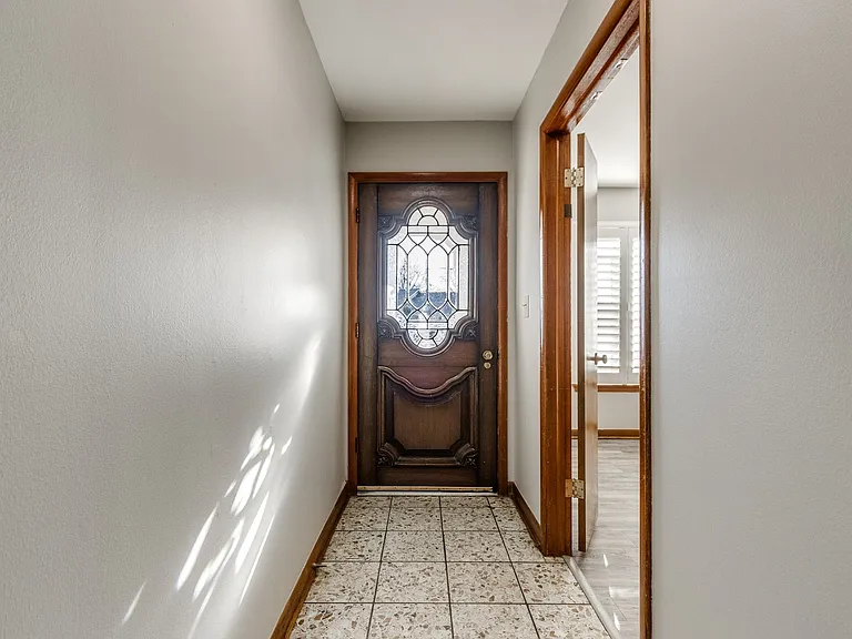 421 Foreman Ave — Photo 3