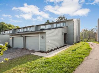680 Peninsula Ct, Ann Arbor, MI