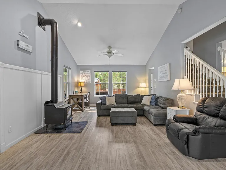 3200 N Wedgewood Loop — Photo 3