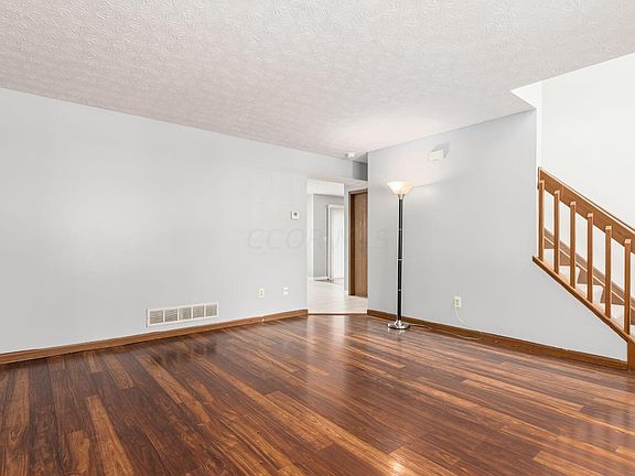 5th image of 529 Farm Hill Ct