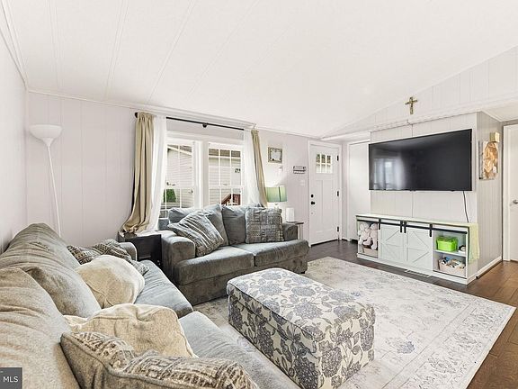 5th image of 9132 Goldenrod Ln