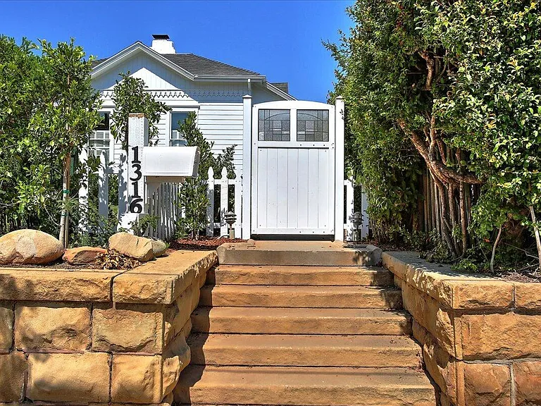 1316 Bath St — Photo 2