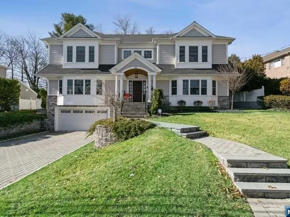 26 Heather Hill Rd, Cresskill, NJ 07626