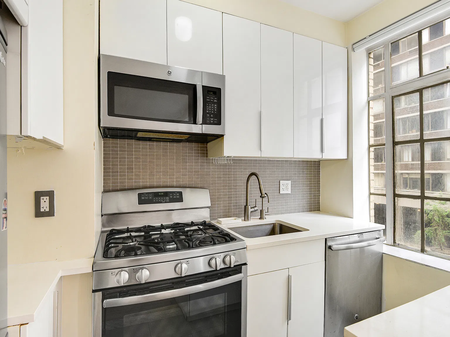 333 West 56th Street — Photo 3