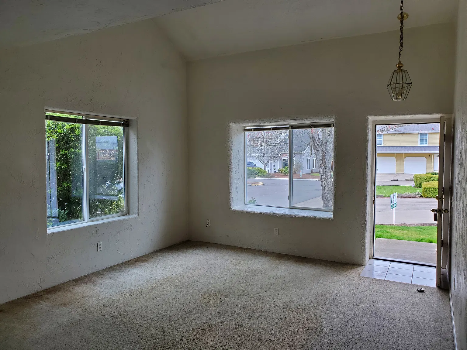 3 bed, 1623 sqft, $2,200 — Photo 4