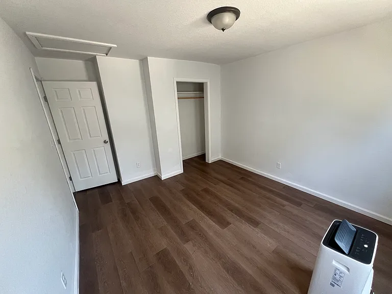 511 W Ridgewood Ct #B — Photo 8