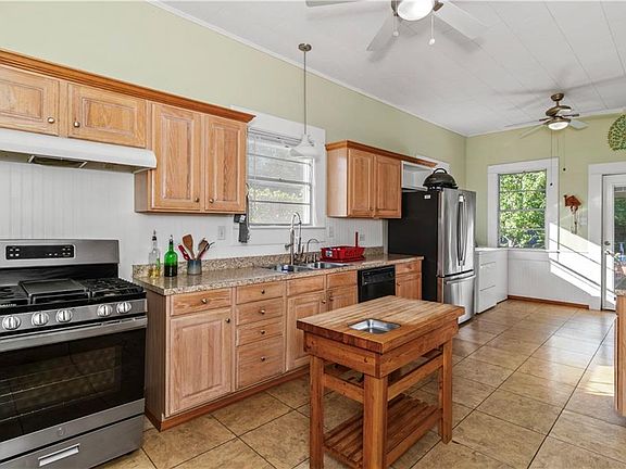 4th image of 460 Stephens Ave