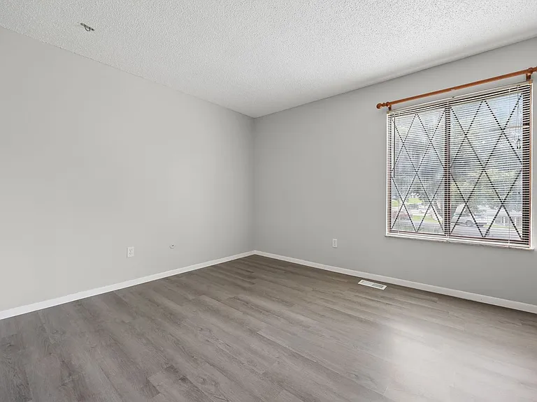 1400 Country Side Dr — Photo 22