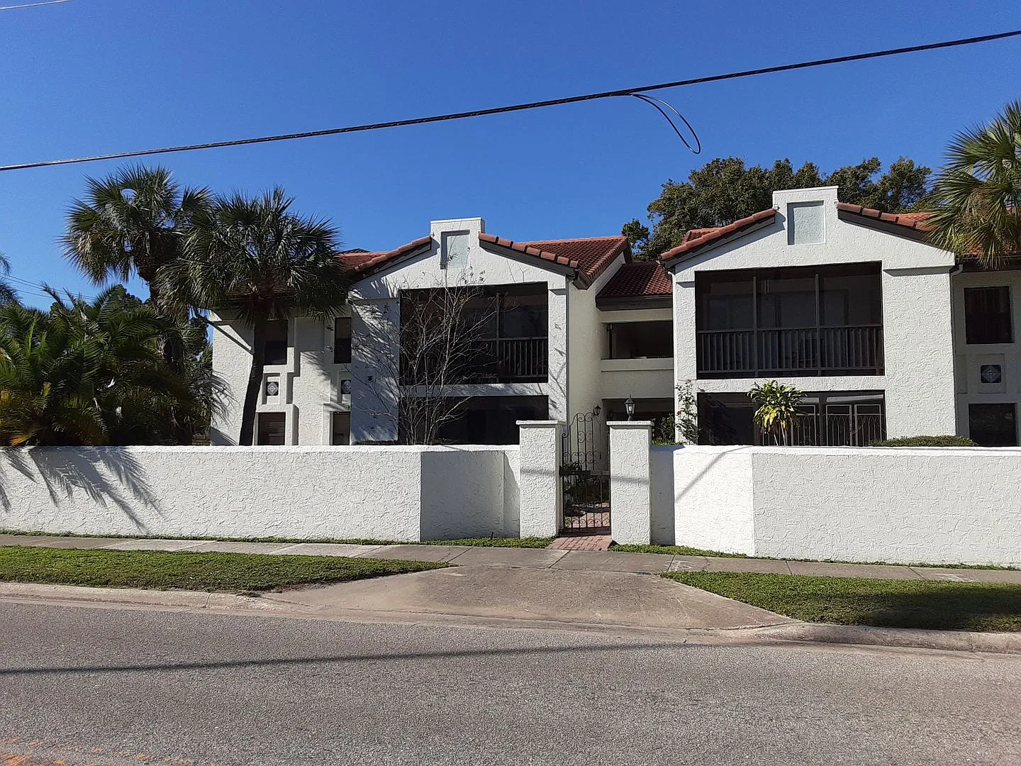 Seasonal-Beautifully renovated top floor 2/2 condo downtown Sarasota. — Photo 2