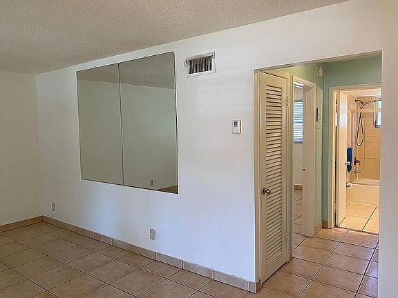 3rd image of 705 NE 2nd St APT 5