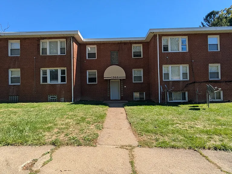 1944 Rowland Ave NE — Photo 1