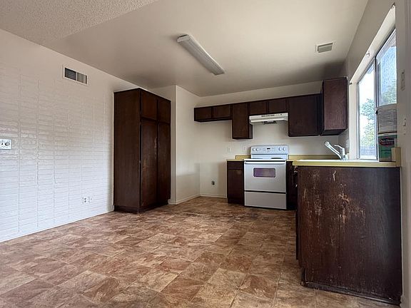 5th image of 137 Edwin Drive