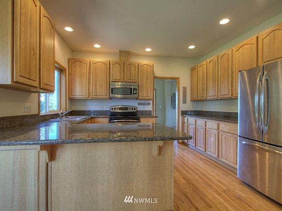 5th image of 172 Dow Ridge Drive N