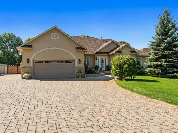 1302 Bankfield Rd, Ottawa, ON K4M 1L8
