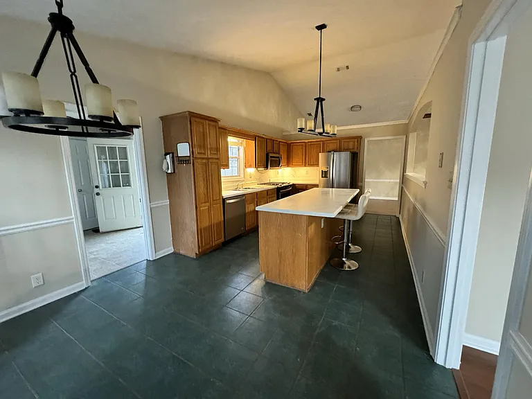 215 Lisbet Ct — Photo 2
