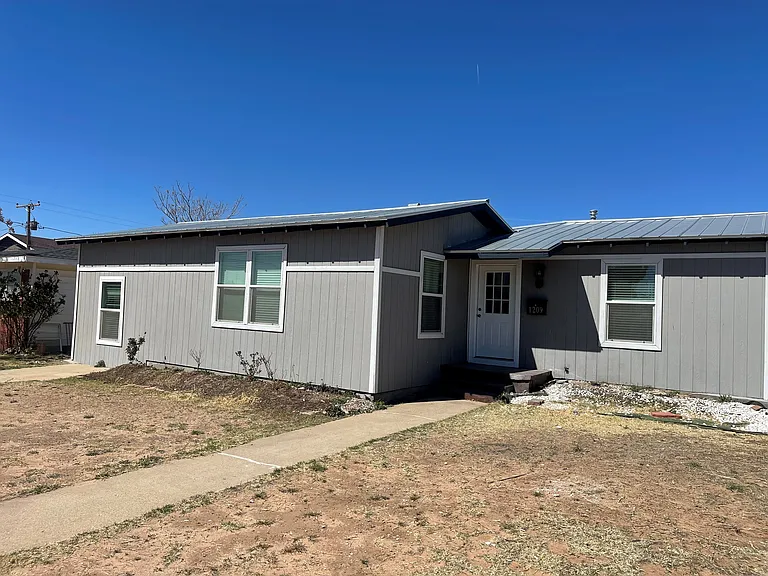 1209 Patton Dr — Photo 1