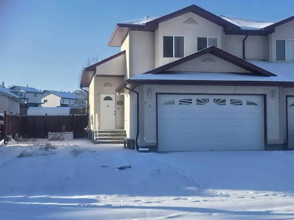 223 Baker St, Hinton, AB T7V 2C4