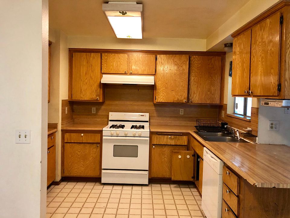 1st image of 710 Lorraine Ln
