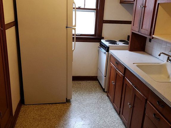 4th image of 440 NE Maiden Ln APT 4