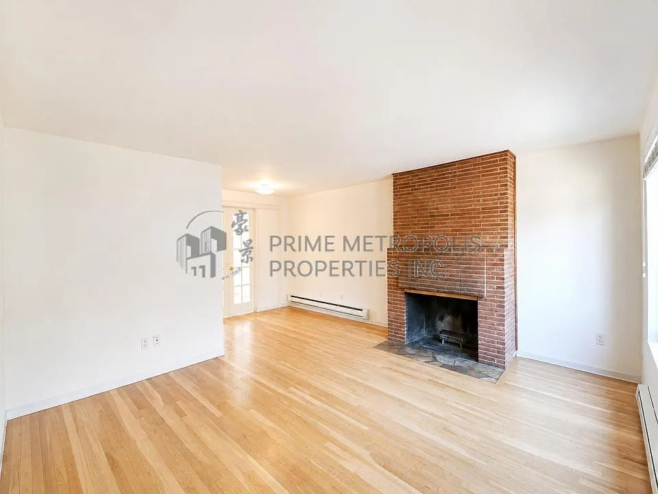 9208 9210 9212 Ashworth Ave N Seattle WA 98103 ACL — Photo 3