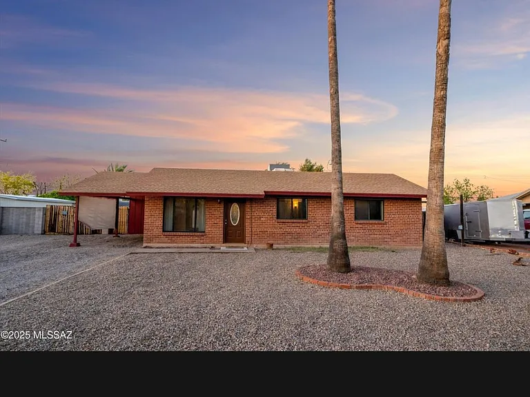 6425 E Calle Dened — Photo 1