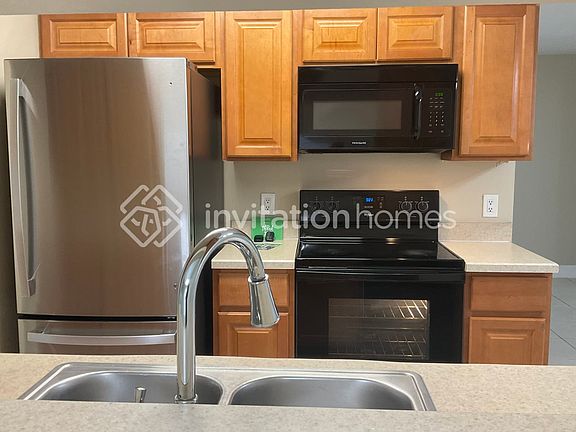 5th image of 1072 McKinnon Ave