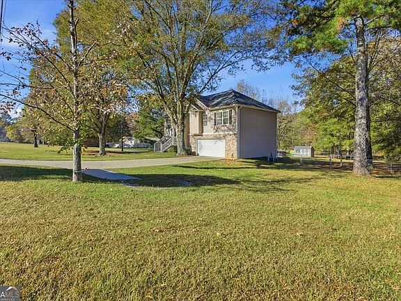 2nd image of 941 Grassdale Rd NW